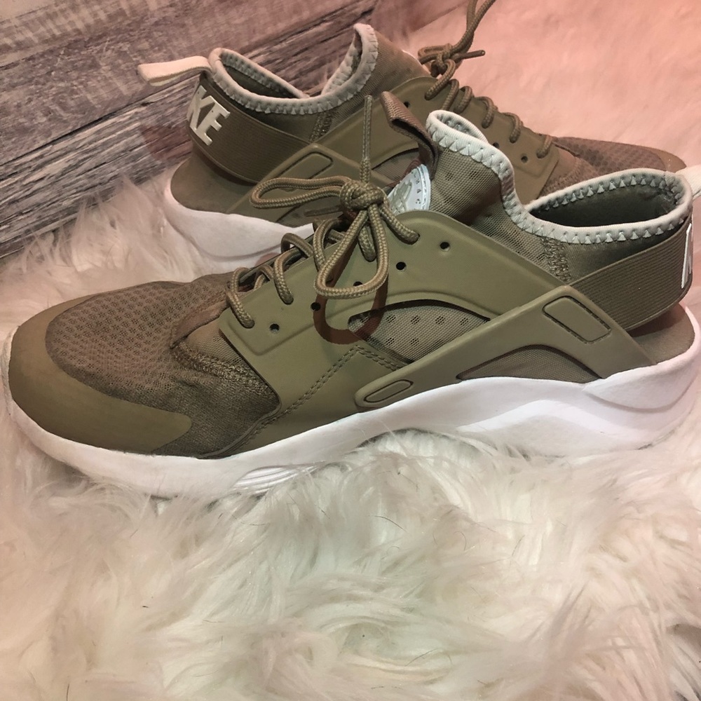 Nike Huaraches Olive Green